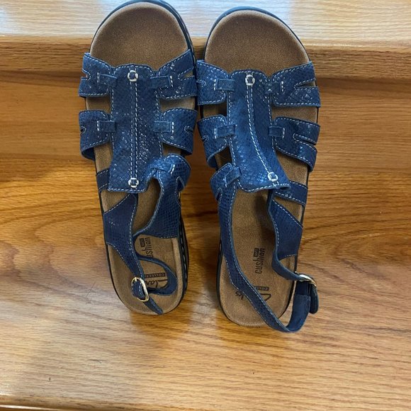 Clarks Blue Leather Sandle, adjustable ankle strap, Size 9 - Picture 5 of 7